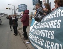 Loi 10 et austérité : des travailleurs de la santé manifestent à Matane